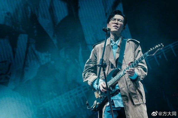 方大同逝世。