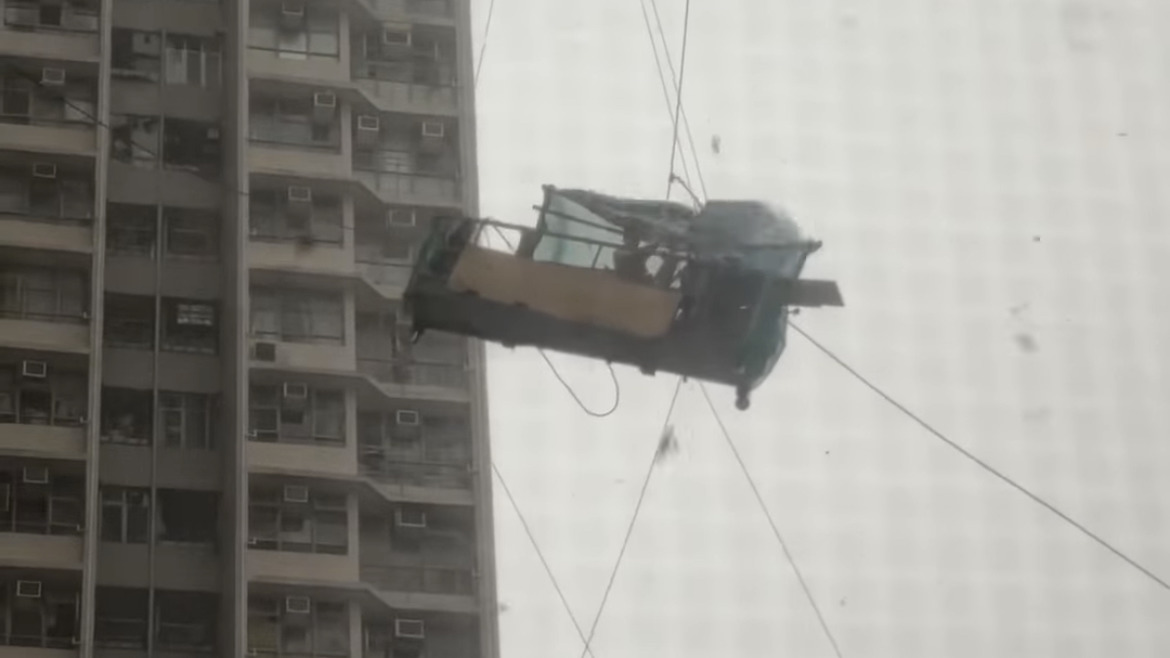 天氣|吊船疑於黃雨期間被狂風吹離大廈外牆 消防救出工人