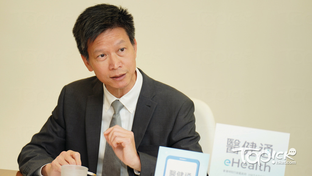 醫務衛生局副秘書長許澤森表示，會研究跟第三方機構合作，協助醫生上載資料。（資料圖片）