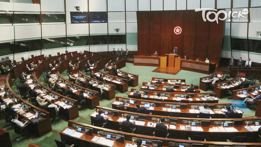 梁君彥提醒議員開會時勿使用電子設備收看與議程無關內容。（資料圖片）
