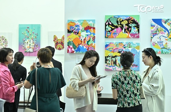 作為香港藝術周的焦點活動,第十屆Art Central明日(26日)起一連5天在中環海濱舉行。(曾耀輝攝)