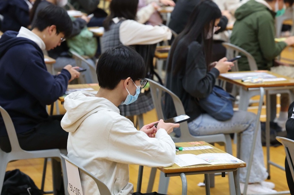 導師點評公社科難度未見加深，考生留意中外新聞料輕鬆達標。（香港經濟日報資料圖片）