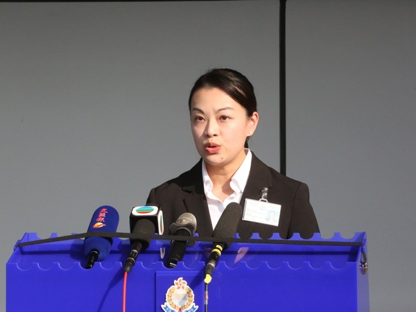 警方公布偵破假扮警務人員騙案,1男1女被捕。
