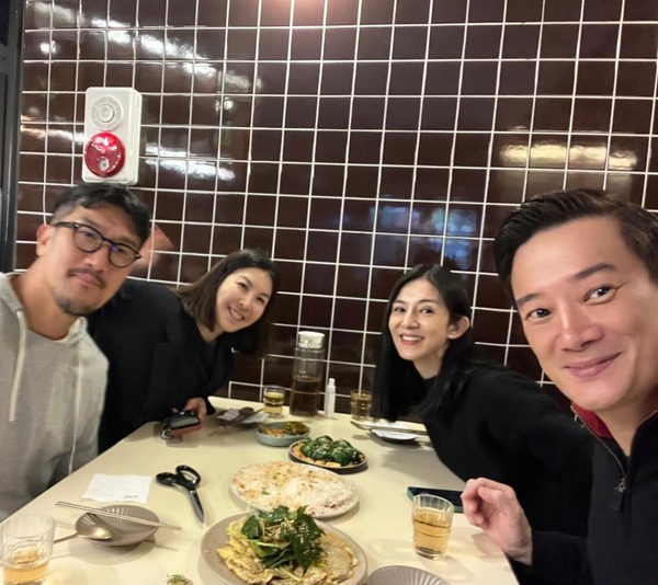 楊采妮夫婦與許茹芸夫婦合照。(Facebook圖片)