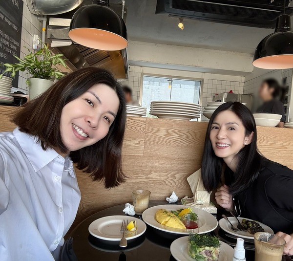 楊采妮與許茹芸合照。(Facebook圖片)