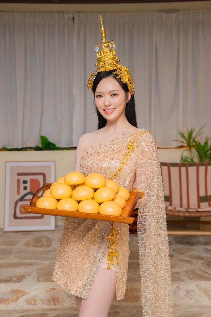 馮盈盈化身潑水節女神