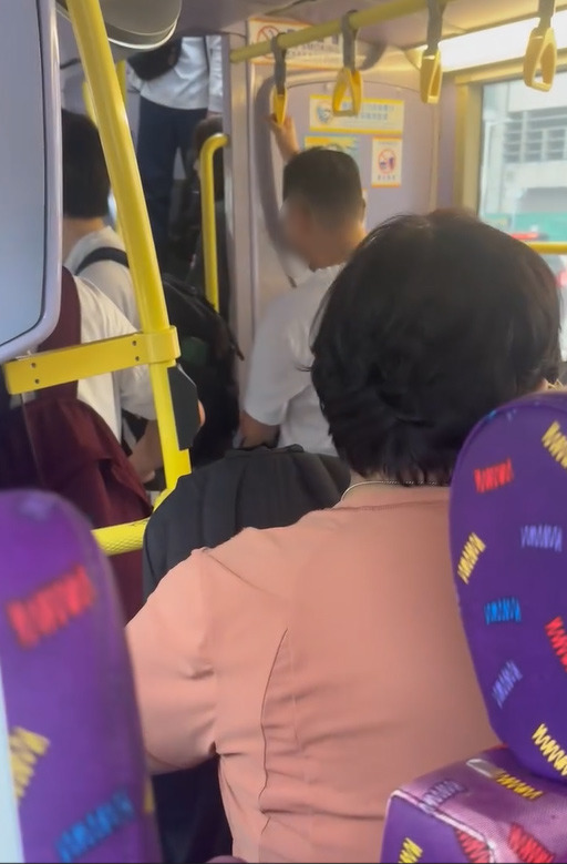 傷殘年輕男坐關愛座,遭鄉音大媽辱駡兼逼出示傷殘證。(Facebook截圖)