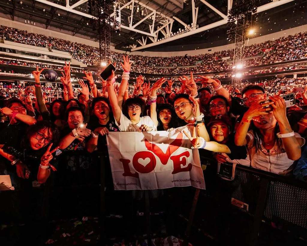 Coldplay在啟德體育園舉行4場演唱會，吸引約20萬名來自海外、香港及內地的觀眾入場。（IG圖片）