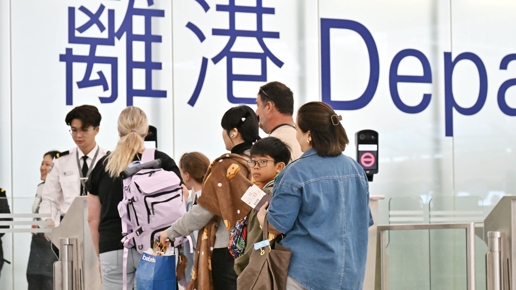 機管局表示香港國際機場四號停車場的長期停車位已經泊滿。（資料圖片）