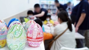 懲教署首度聯乘社區客廳，更生人士與兒童同做手作。(懲教署提供)
