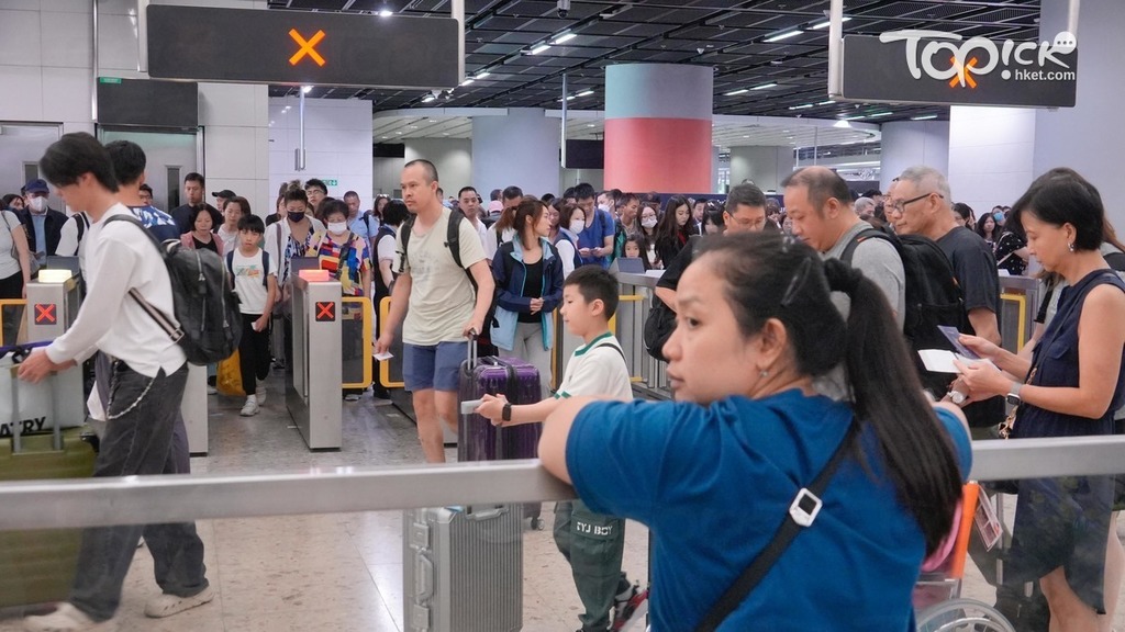 2025年的復活節長假期昨日（4月21日）結束，大批港人回港。（朱永倫攝）