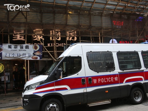 銀行職員驗收時,發現當中涉及偽鈔,於是報警求助。(曾秋文攝)