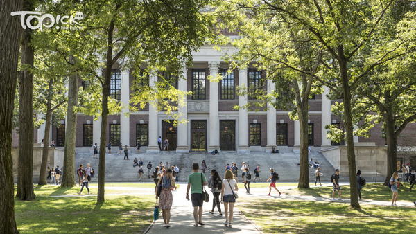 截至4月22日，美國有270多間大學撤銷了1700多名留學生的簽證，有至少32個州受到波及，受影響的除了有中、印學生外，也有中東地區的學生。