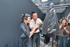 跨界展示香港時裝文創魅力 任達華轉化生活歷練為藝術靈感