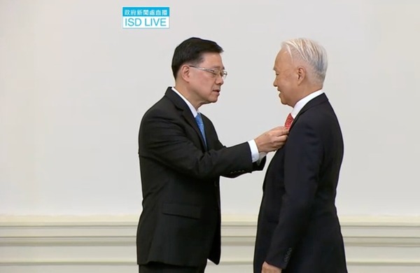 授勳｜禮賓府舉行授勳儀式 香港經濟日報集團主席馮紹波獲大紫荊勳章