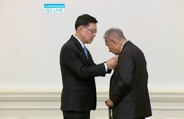 授勳｜禮賓府舉行授勳儀式 香港經濟日報集團主席馮紹波獲大紫荊勳章