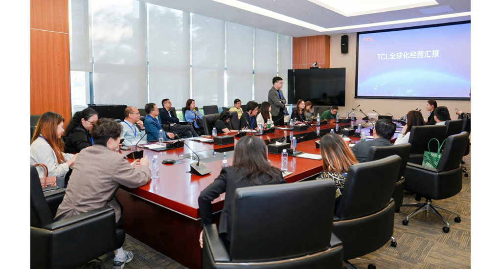 考察團與惠州企業代表就最新市場動態進行討論及交流。