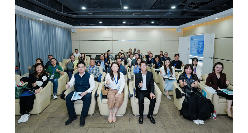 考察團與仲愷高新區局方代表深入交流。