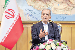 有专家认为，伊朗近年经济不景，百物腾贵，民怨沸腾，部分原因是伊朗总统佩泽希齐扬管治不力。（路透社资料图片）