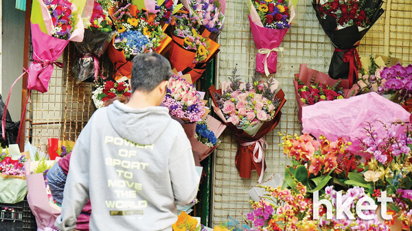 情人節撞正新春，影響市民過節氣氛。( 朱永倫攝)