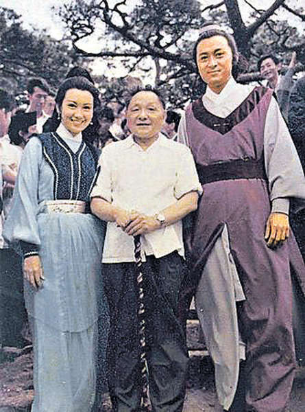 父母都是左派電影人，當年她和方平主演電影《白髮魔女傳》，在黃山拍外景，鄧小平還去探過班。(相片來源：晴報)