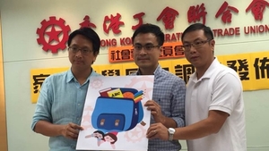 郭偉強（中）認為近年開學支出上升，政府應增加開學津貼予基層家庭。